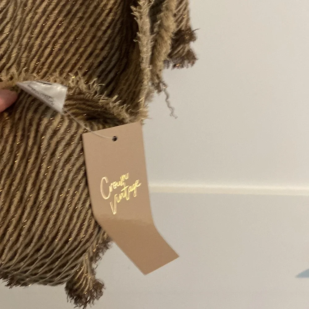 Gold thread fall scarf - Picture 5 of 6